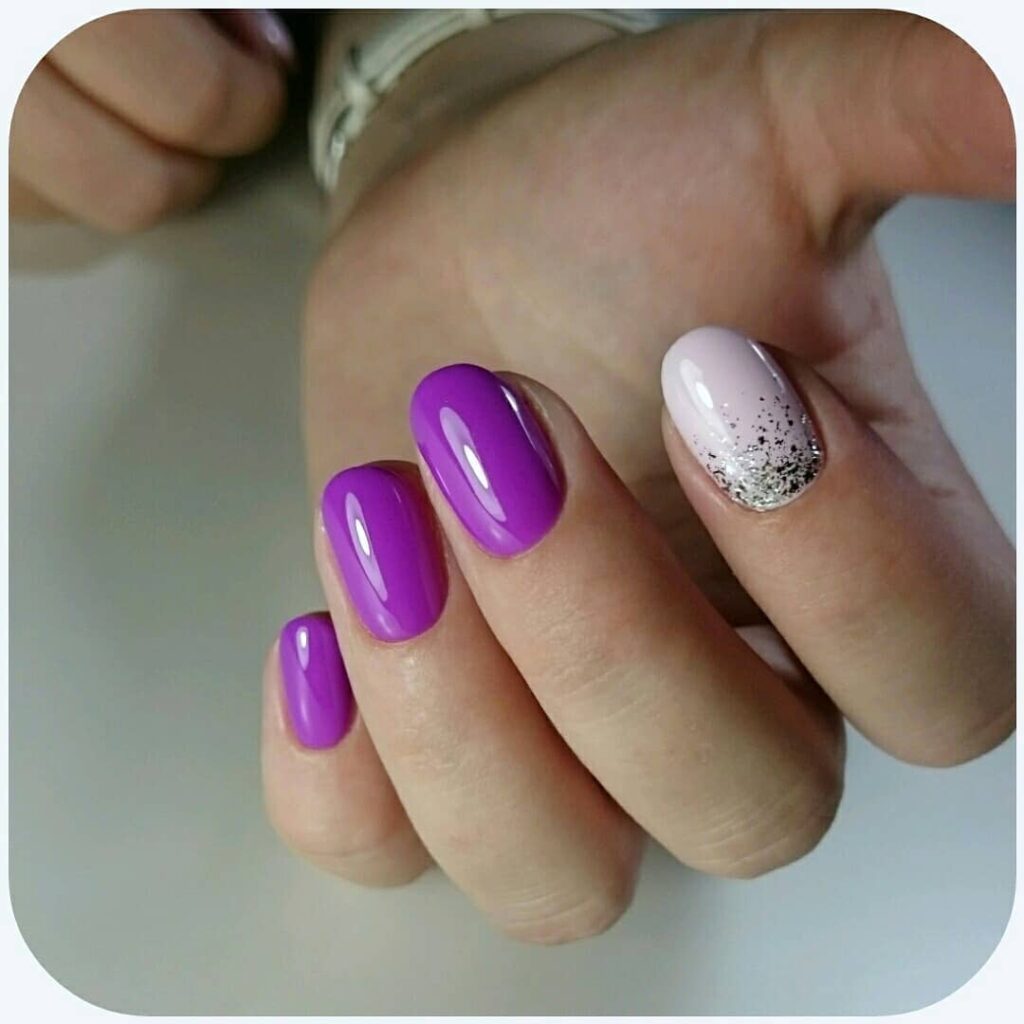 Round purple nails with sparkling crystal gems