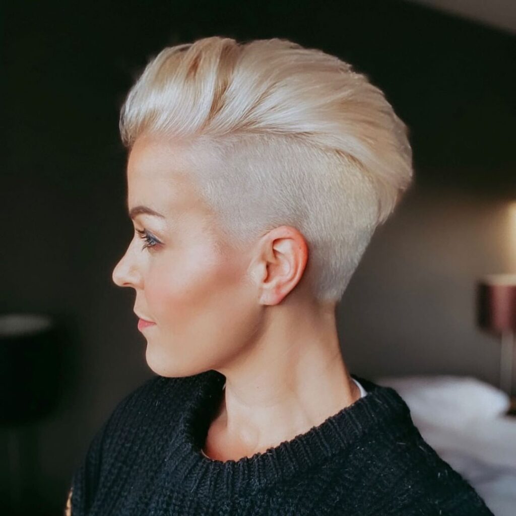 Short blonde hair, classic feminine pixie