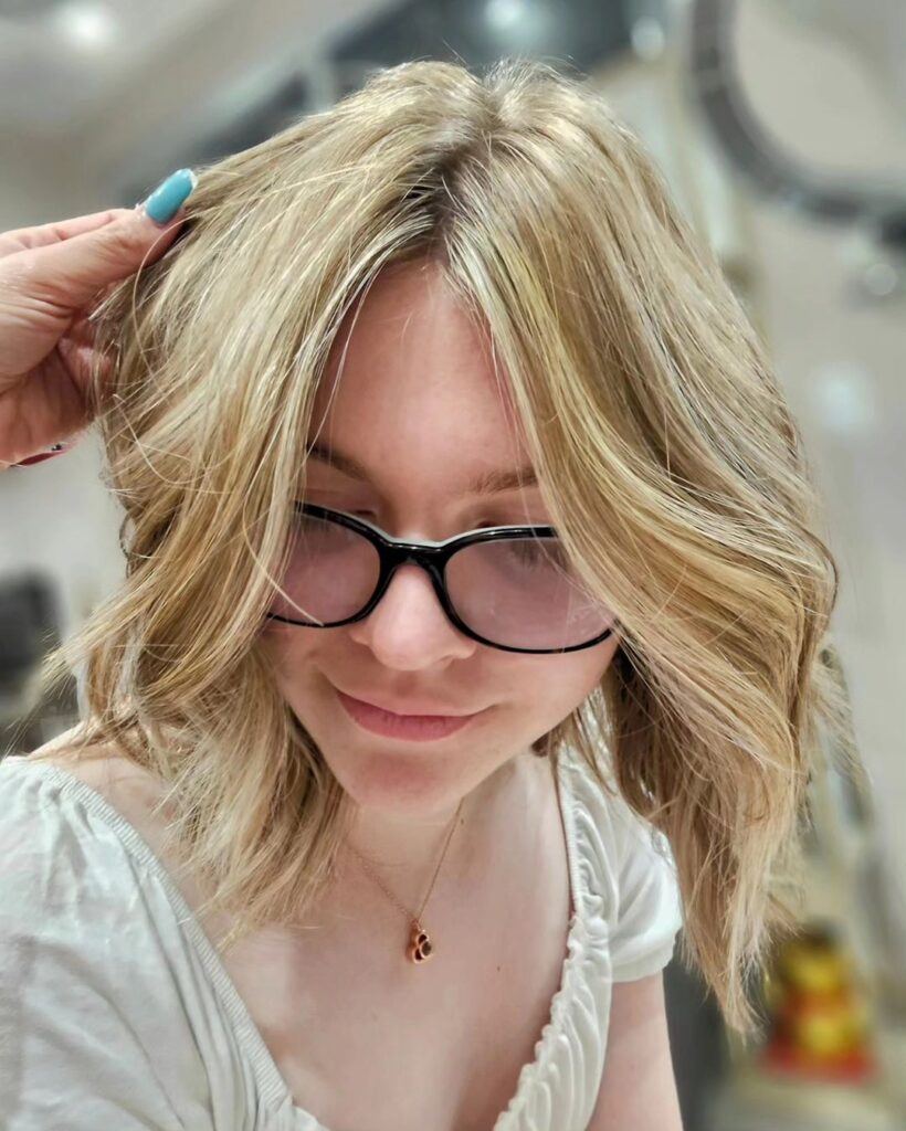 Blonde woman with wavy short haircut