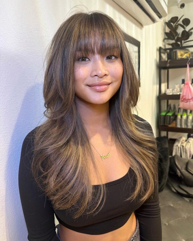Voluminous layered hair with sleek bangs