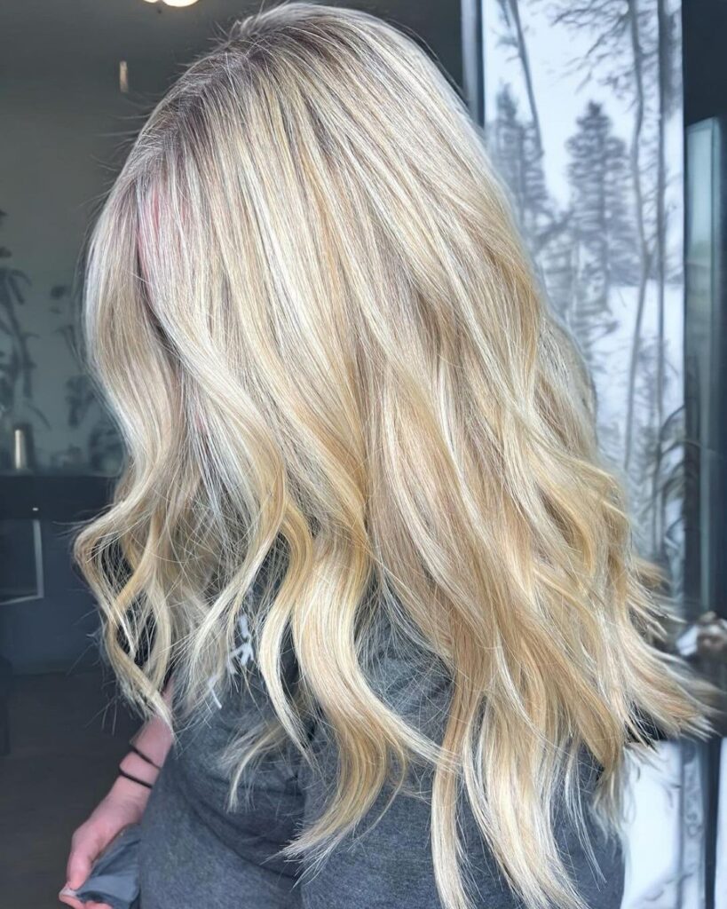 Wavy blonde hair with layered cut