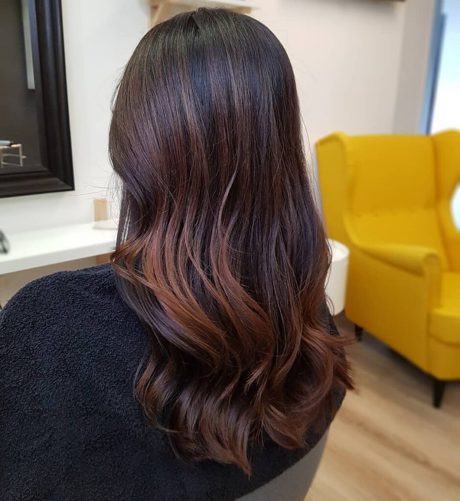 Dark base, subtle highlights, natural look