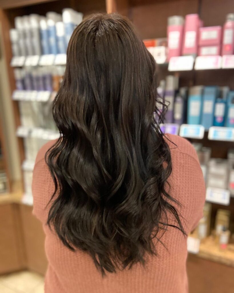 Chocolate base, subtle highlights, high shine