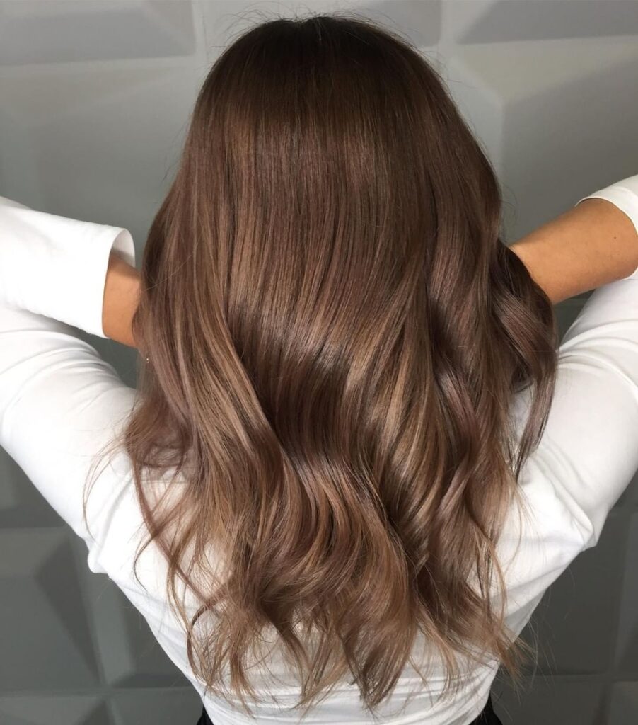 Medium brown, soft waves, relaxed style