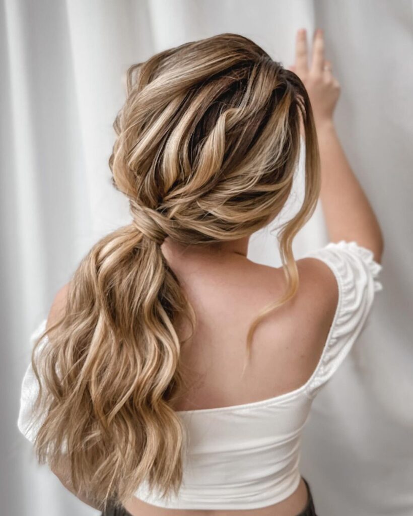 Voluminous low ponytail with smooth hair