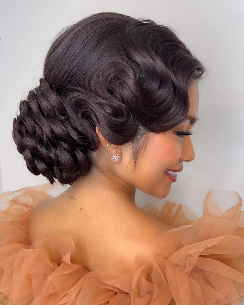 High voluminous bun with modern twists