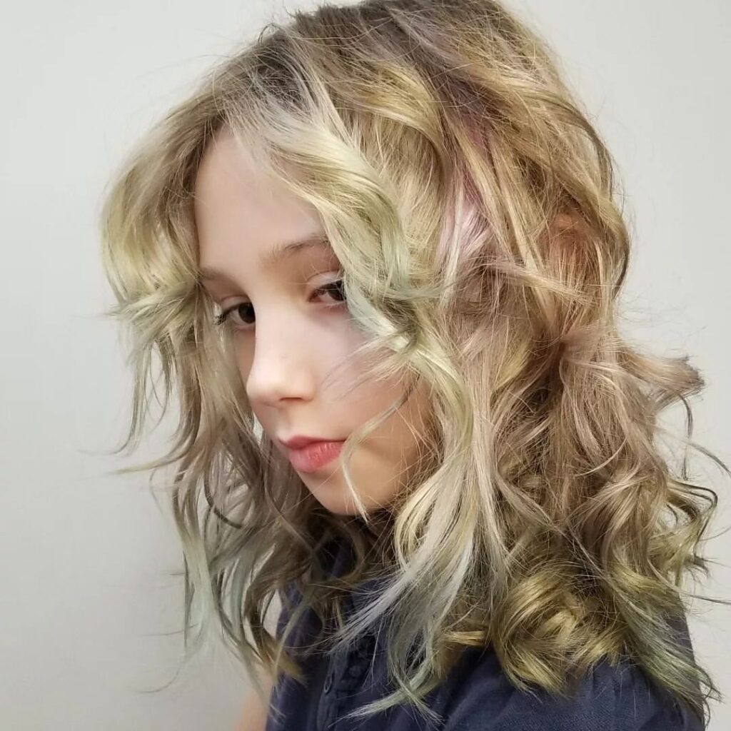 Wavy hair with tousled shaggy layers