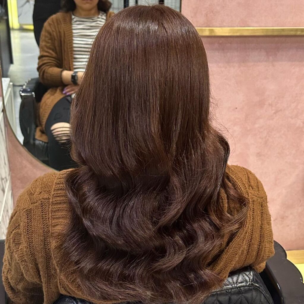 Bouncy brown curls in vintage style