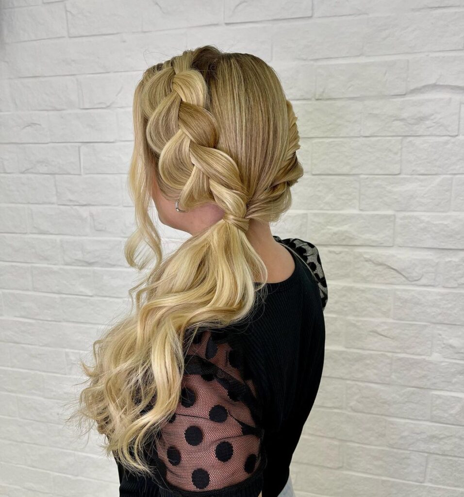 Voluminous dual braids with thick texture