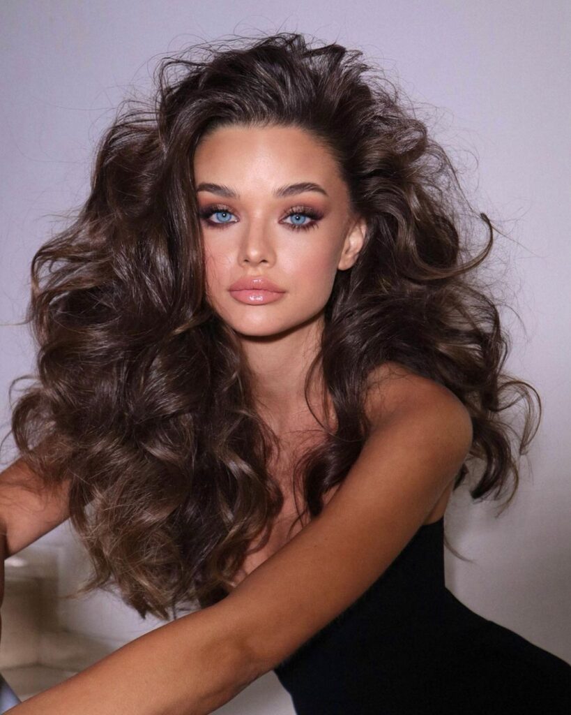Extremely voluminous hair with dramatic lift