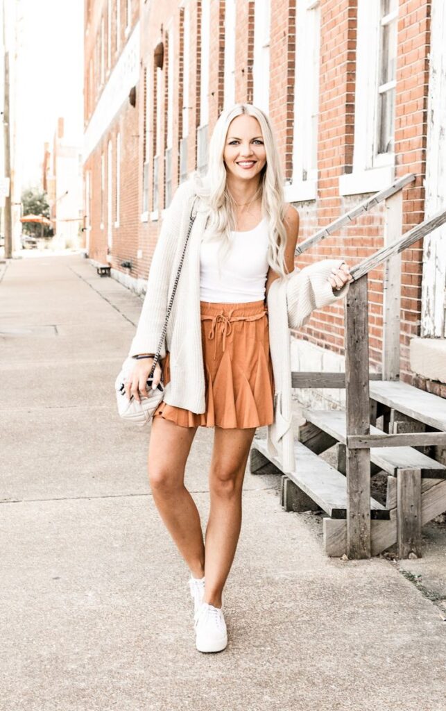 Cozy beige and burnt orange fall tones.