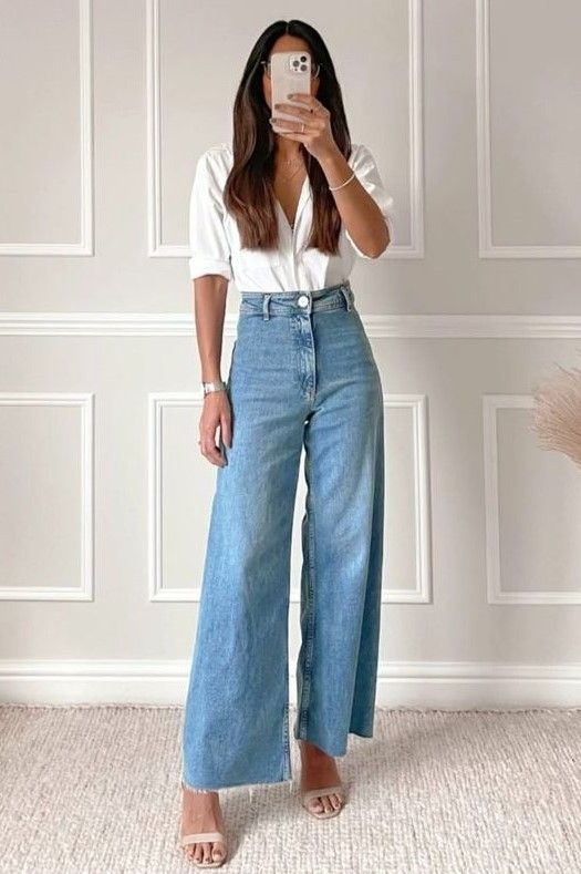 Casual favorite high-waisted fall jeans.