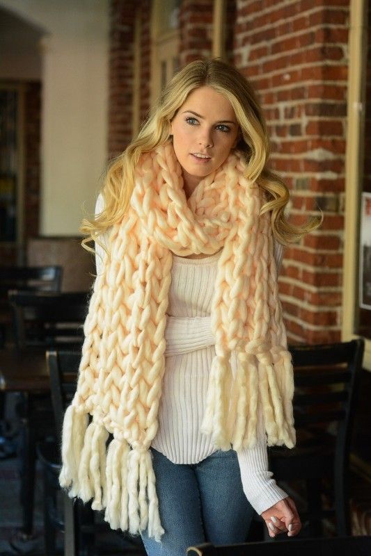 Complete fall looks with knitted scarves