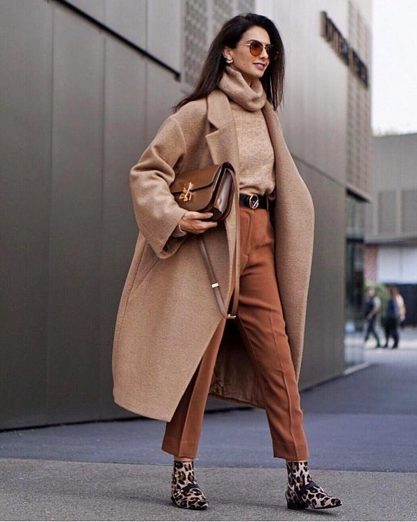 Monochrome brown outfits for autumn vibes.
