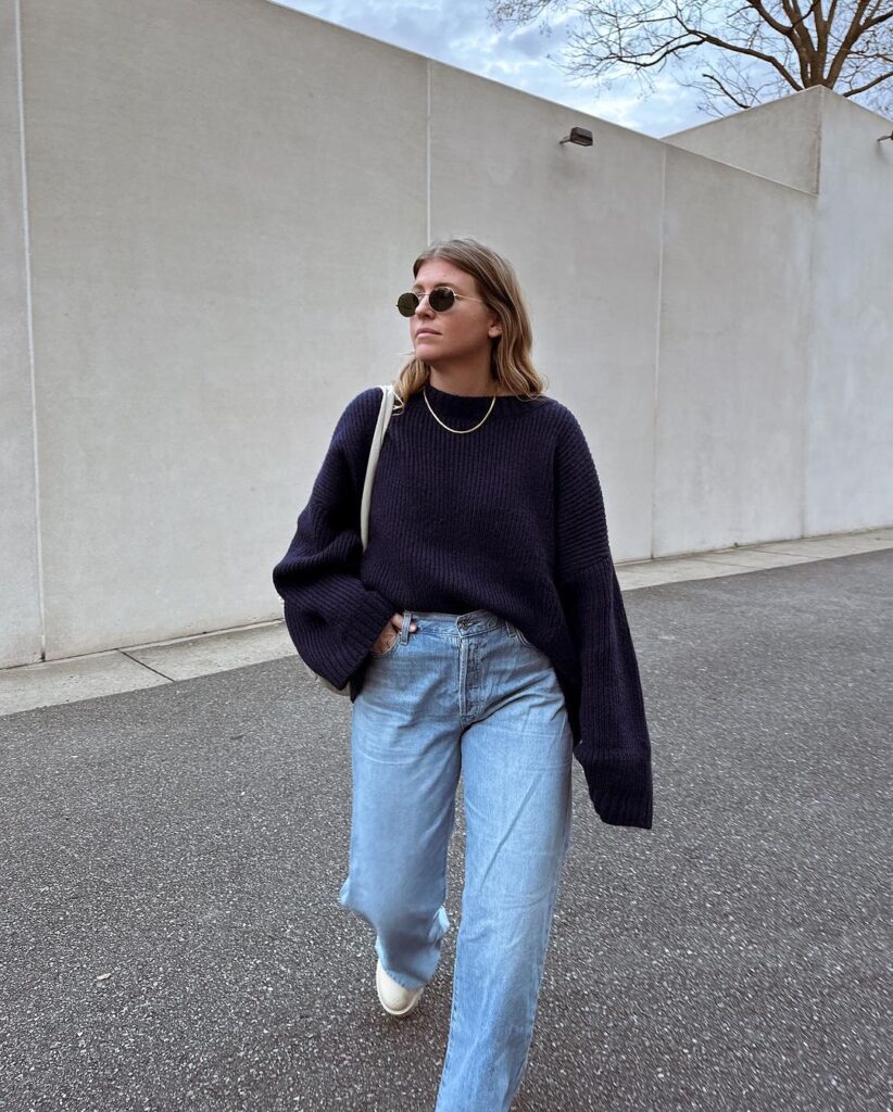 Cozy oversized sweater with skinny jeans.