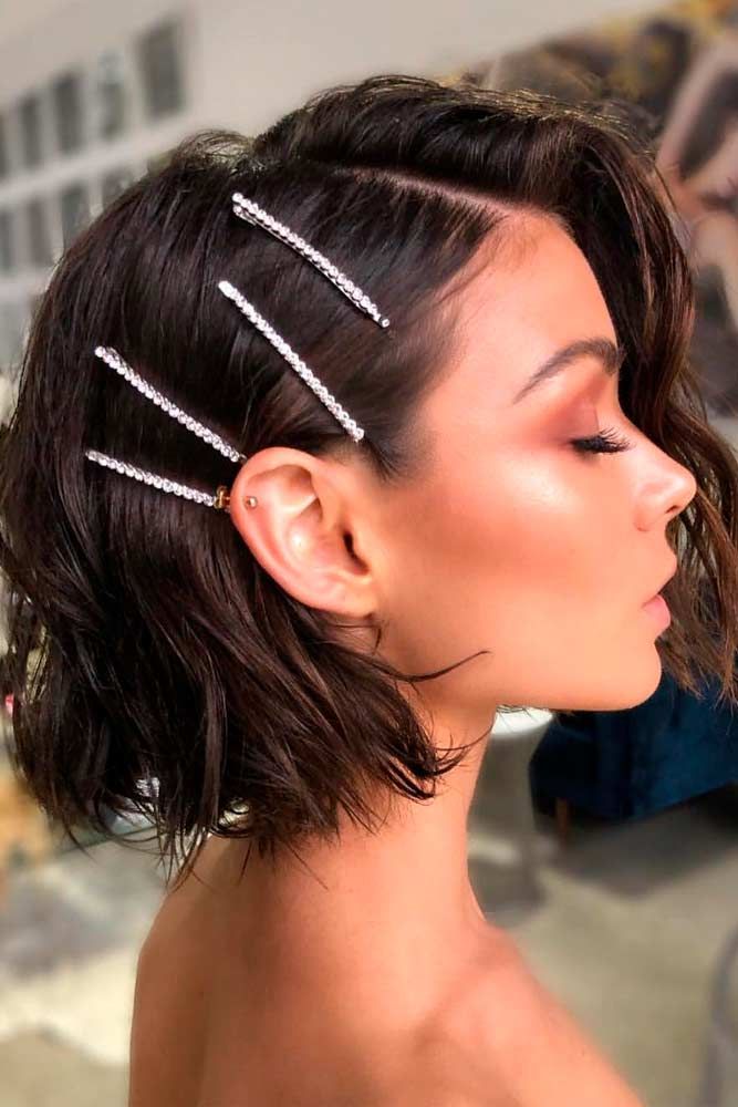 Wavy bob with side clip