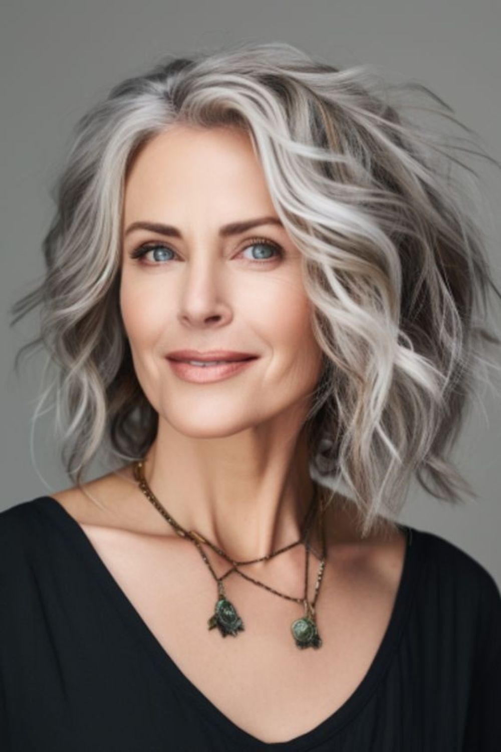 Loose Wavy Bob in Grey