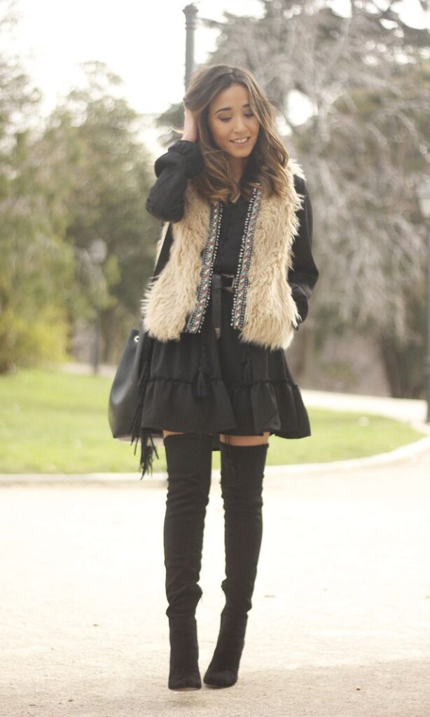 Strappy sandals suit warmer transitions.