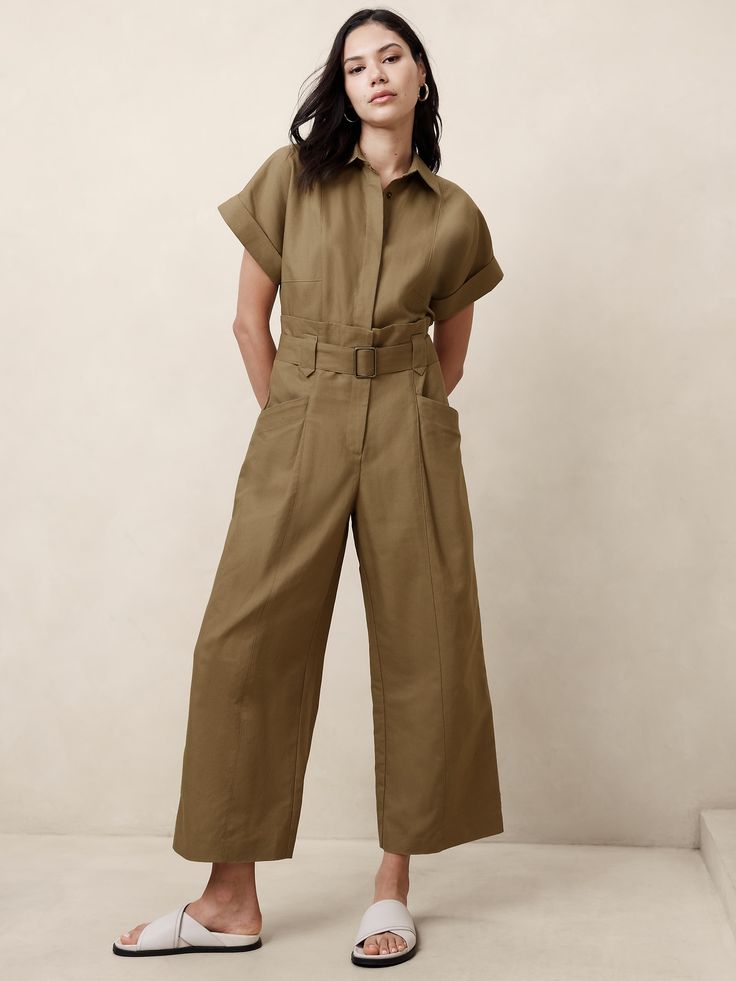 Polished jumpsuit with a belt