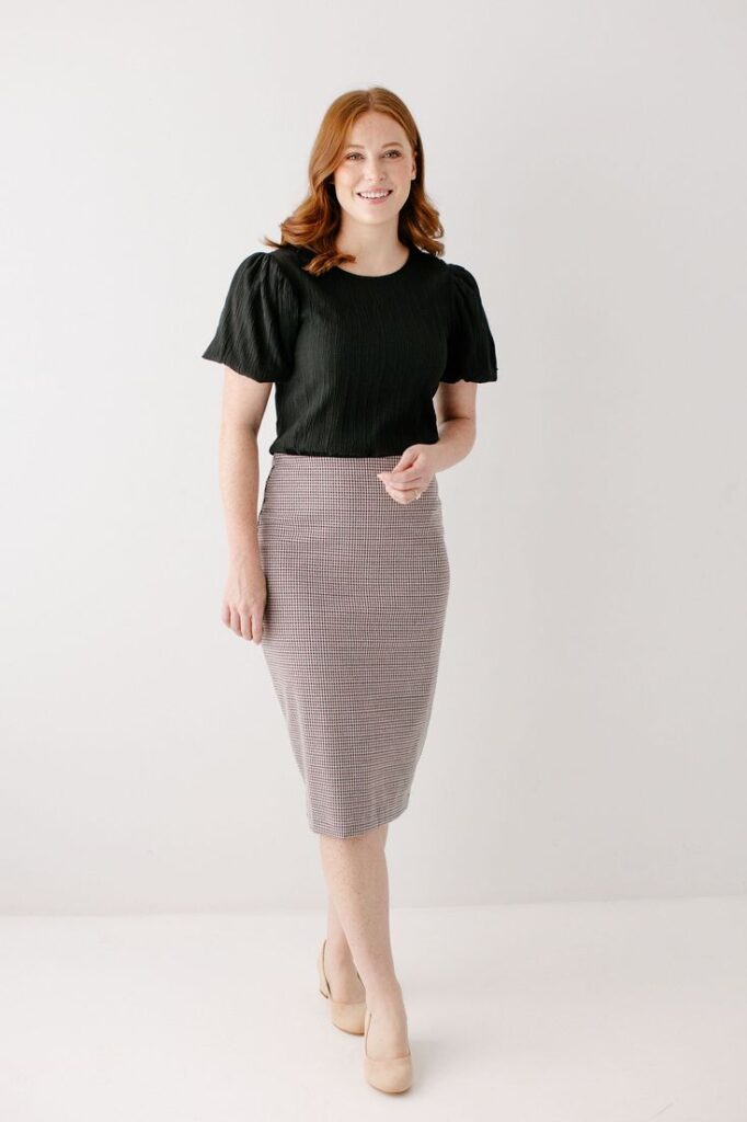 Short-sleeve sweater with pencil skirt