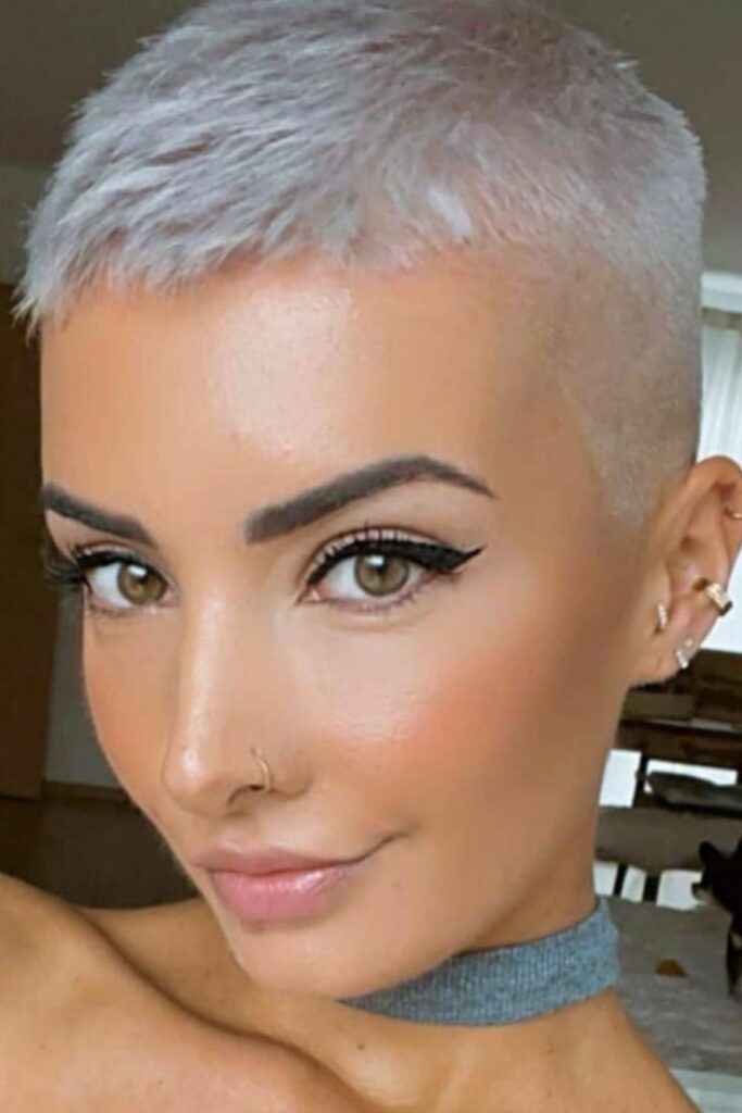 Edgy, faded side silk press