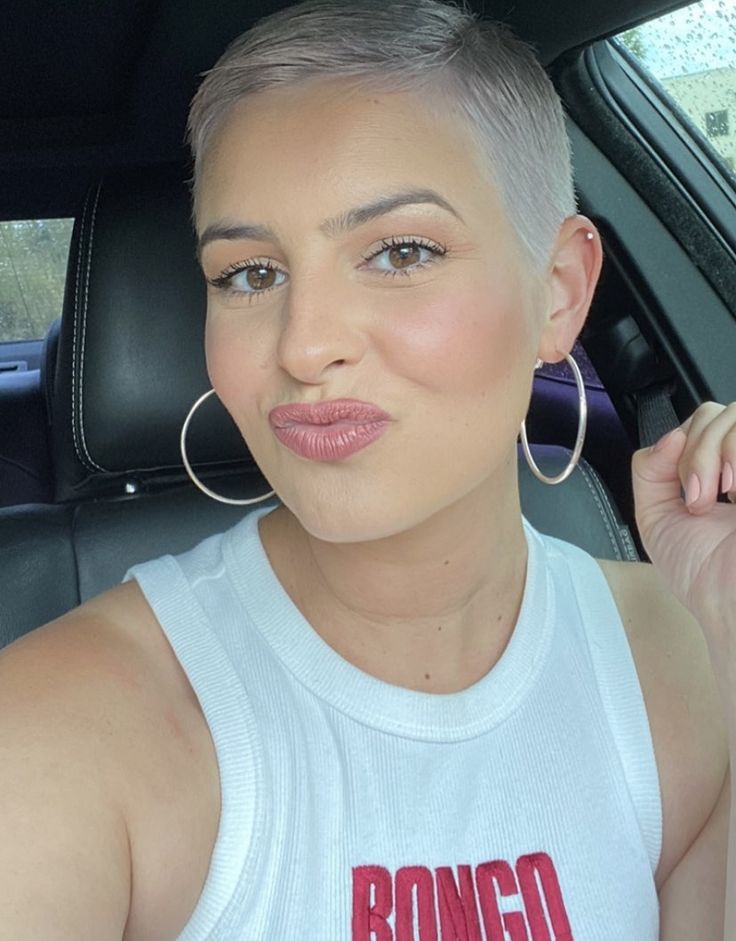 Playful, textured pixie edge