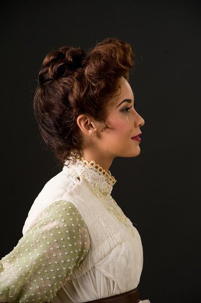 Romantic, elegant Gibson tuck